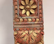 Colonne en bois sculpté polychrome, INDE