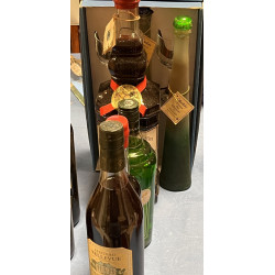 Lot d'alcools comprenant un coffret Pine