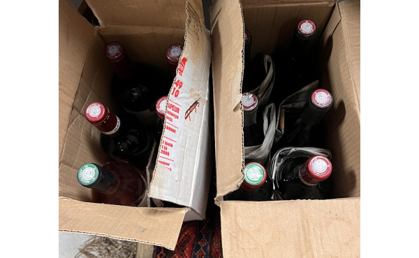 Lot de 12 B de vin suite succession: 3 G