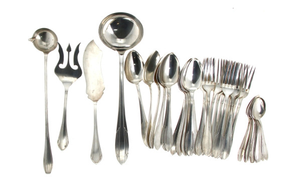 Ménagère en métal argenté comprenant 12 