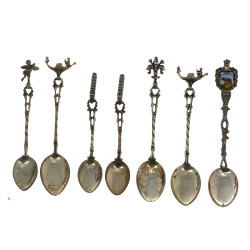 7 petites cuillères souvenirs en argent 