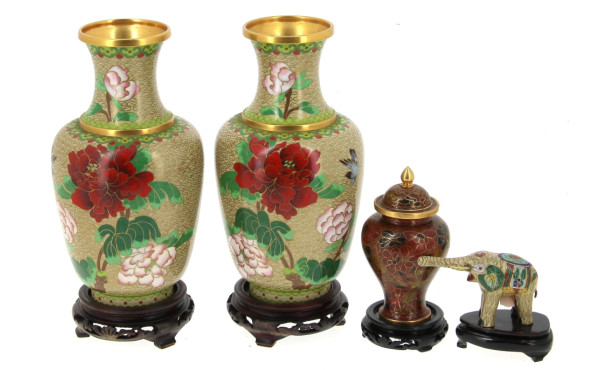 CHINE - Paire de vases en cloisonné à dé