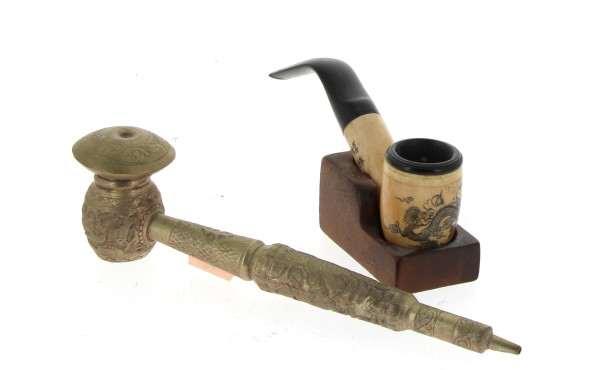 CHINE - Lot de 2 pipes, l'une en alliage