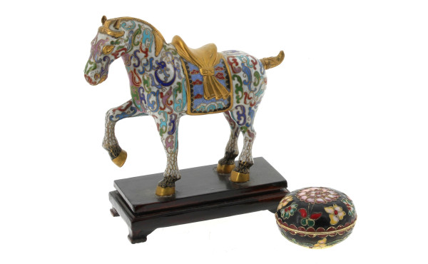 CHINE - Cheval en cloisonné sur socle bo