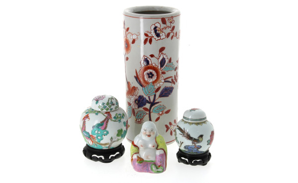 CHINE - Vase rouleau en porcelaine à déc
