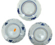 JAPON - Trois assiettes en porcelaine à 