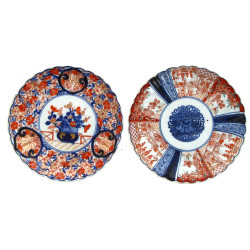 Deux assiettes en porcelaine à décor Ima