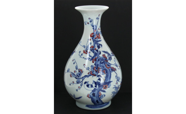 CHINE - Vase en porcelaine à décor d'ois