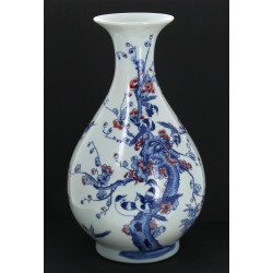 CHINE - Vase en porcelaine à décor d'ois
