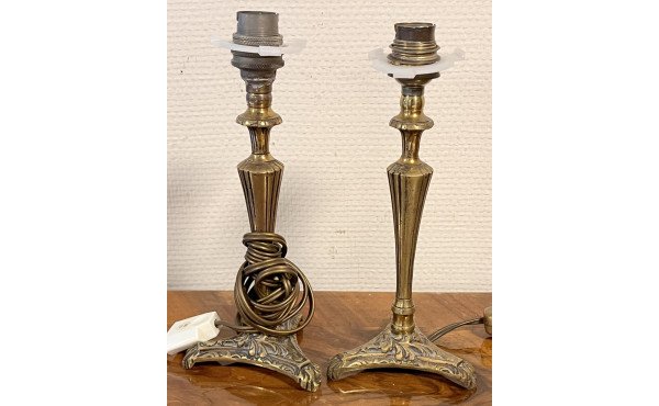 2 petits pieds de lampe en bronze H. 22 