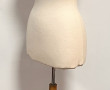 Mannequin sur pied tripode en bois (état