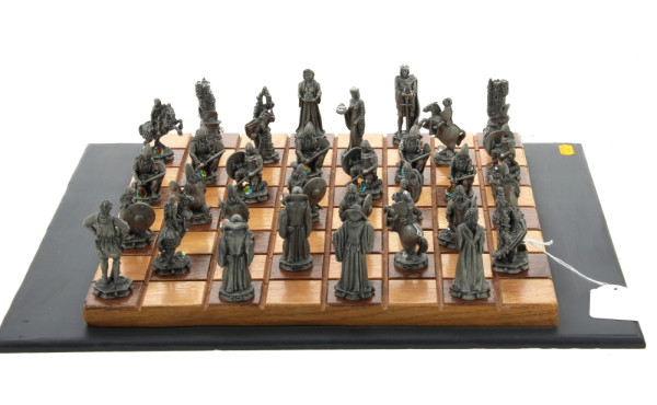 Thème du ROI ARTHUR - Beau jeu d'échecs 