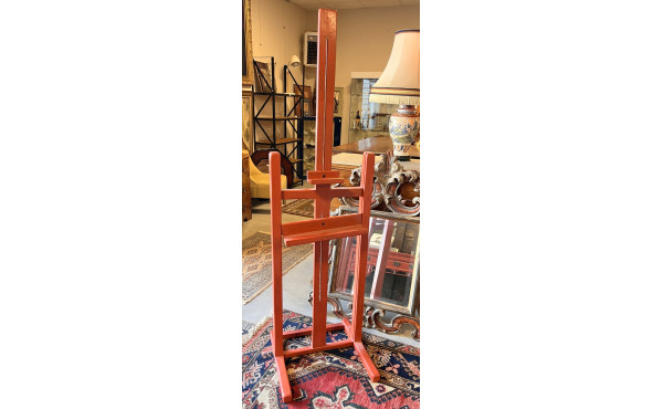 Chevalet en bois peint en rouge