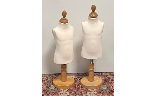 2 petits mannequins enfant (bustes 35 cm