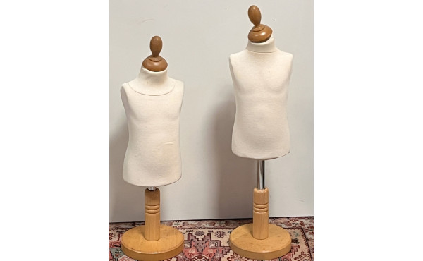 2 petits mannequins enfant (bustes 35 cm