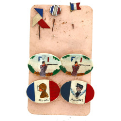 Lot de 2 insignes FFI, un à décor de GI,