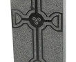 Bloc de granit à décor d'une croix celti