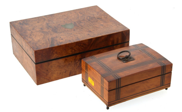 Lot de 2 coffrets dont un en loupe, avec