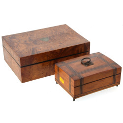 Lot de 2 coffrets dont un en loupe, avec