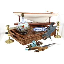 Lot de bibelots divers : coque sur ber :