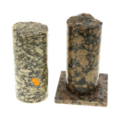 2 carotages de granit, vernis H.20 et 22