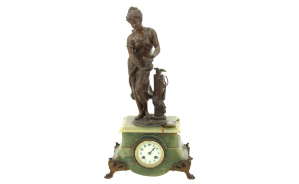 Pendule en régule et onyx vert, à décor 