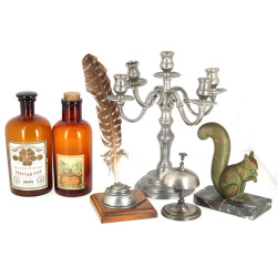 Lot comprenant un encrier en étain et bo