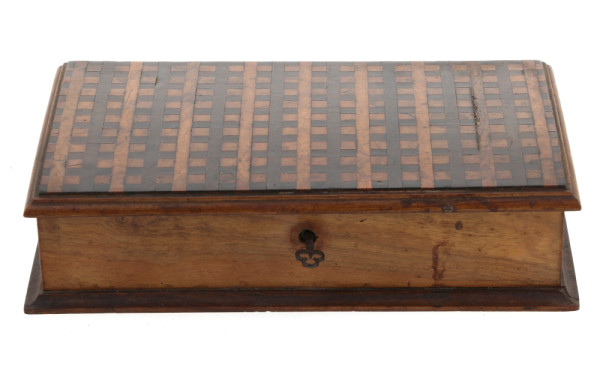 Coffret de forme rectangulaire en placag