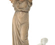 "Femme vêtue à l'antique", statuette en 