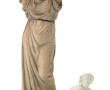 "Femme vêtue à l'antique", statuette en 