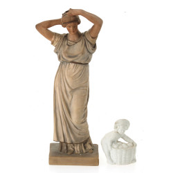 "Femme vêtue à l'antique", statuette en 