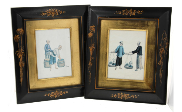 Paire de cadres en bois noirci et or à d