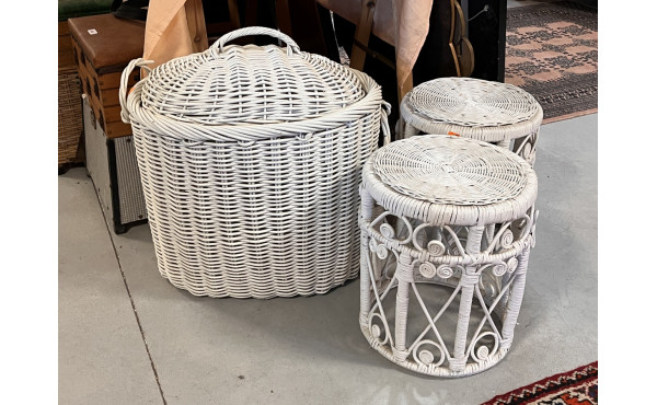 Panier à linge en osier peint en blanc +