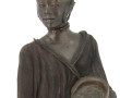 "Femme Masaï", sculpture en résine, H 36