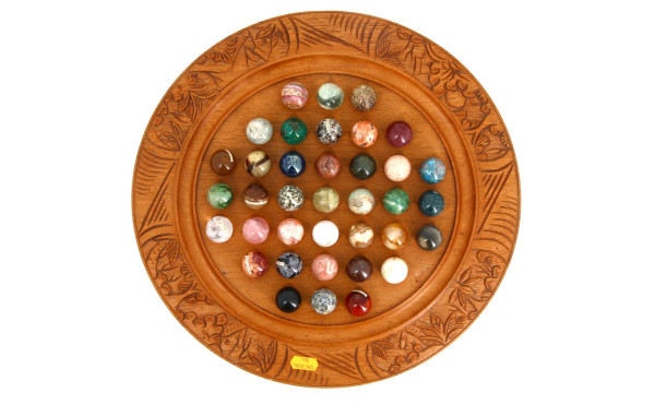 Jeu de solitaire, plateau en bois sculpt