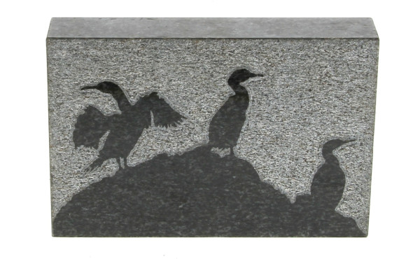 Bloc de granit rectangulaire à décor pol