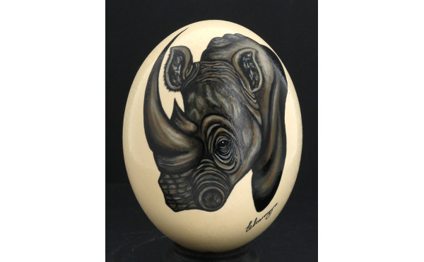 Œuf d'autruche à décor peint d'une tête 