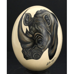 Œuf d'autruche à décor peint d'une tête 
