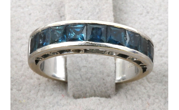 1/2 alliance en or 750ème, sertie de 9 t