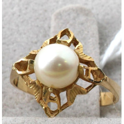 Bague en or jaune 18 cts sertie d'une pe