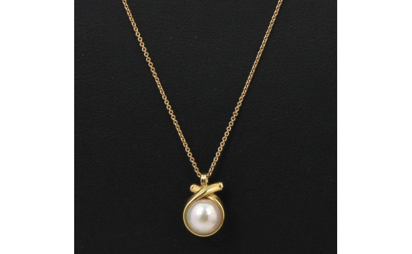 Pendentif en or jaune et perle d'eau dou
