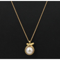 Pendentif en or jaune et perle d'eau dou