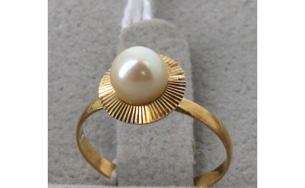 Bague en or jaune 18 cts sertie d'une pe