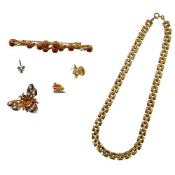 Lot de bijoux fantaisie : broche abeille