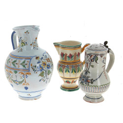 Pichet couvert ancien en faïence à décor