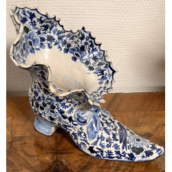 Vase en forme de soulier dans le goût de