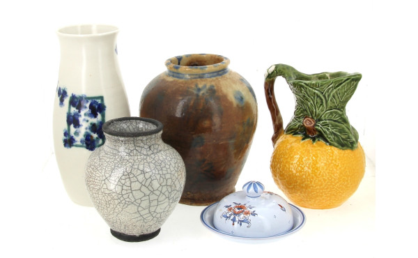 Lot de 6 pièces en céramique : un pichet