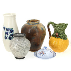 Lot de 6 pièces en céramique : un pichet