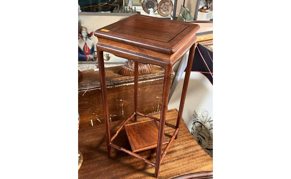 Petite sellette chinoise en bois exotiqu