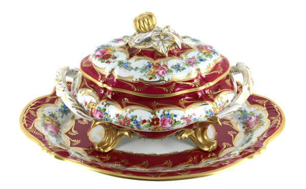 LIMOGES - Soupière sur son servant en po